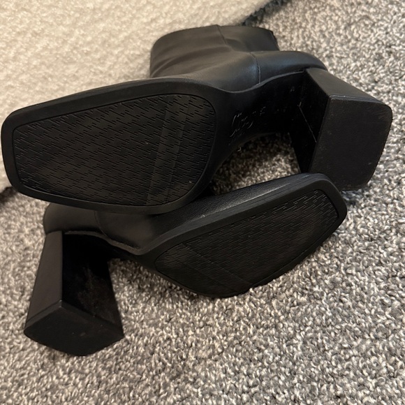 Circus by Sam Edelman Black Ankle Boots - Picture 3 of 9